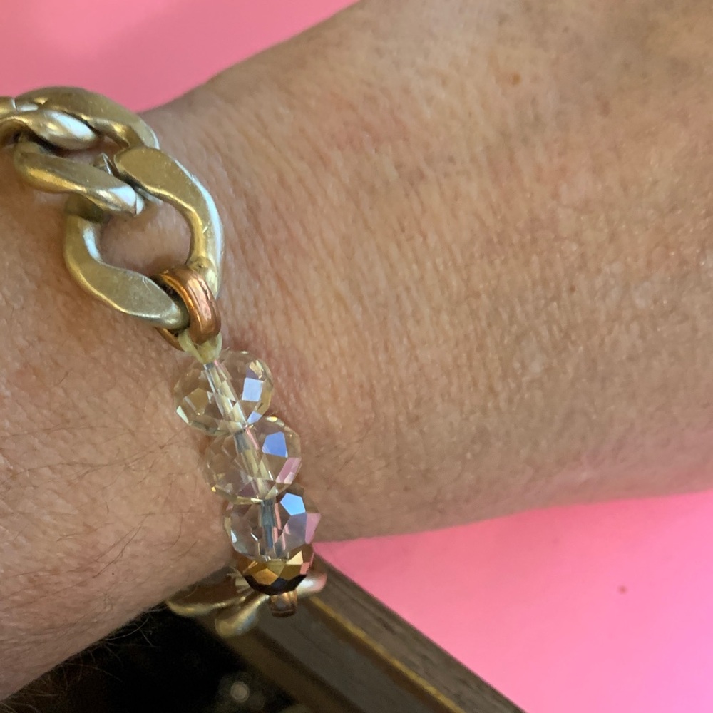 Elegant Gold and Crystal Bracelet